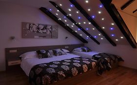 Deluxe Apartments & Rooms Sarella